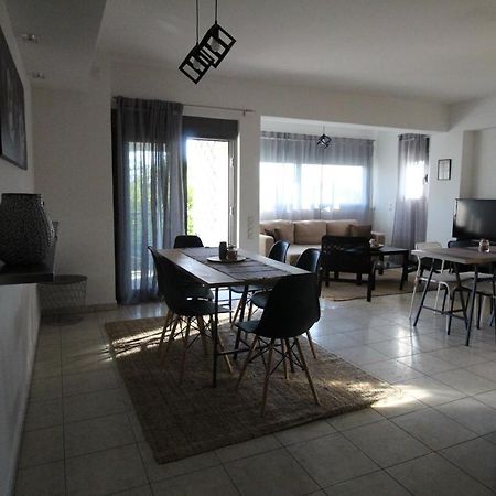 Lovely 2-Bedroom Apartment Athens Exterior photo